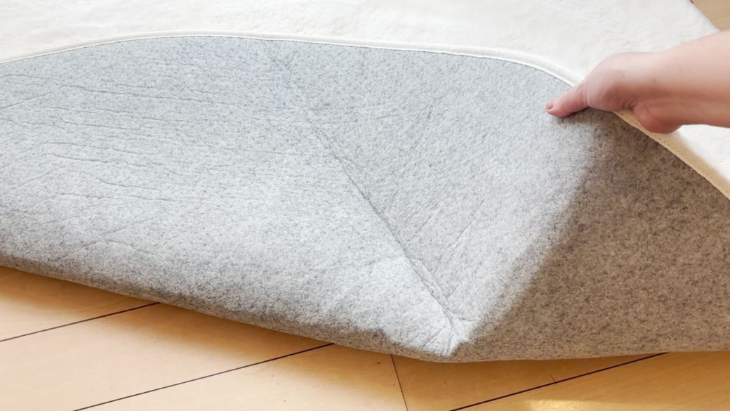 カーペットをめくる