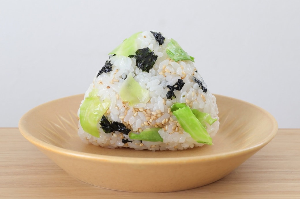 「韓国海苔とキャベツのおにぎり」