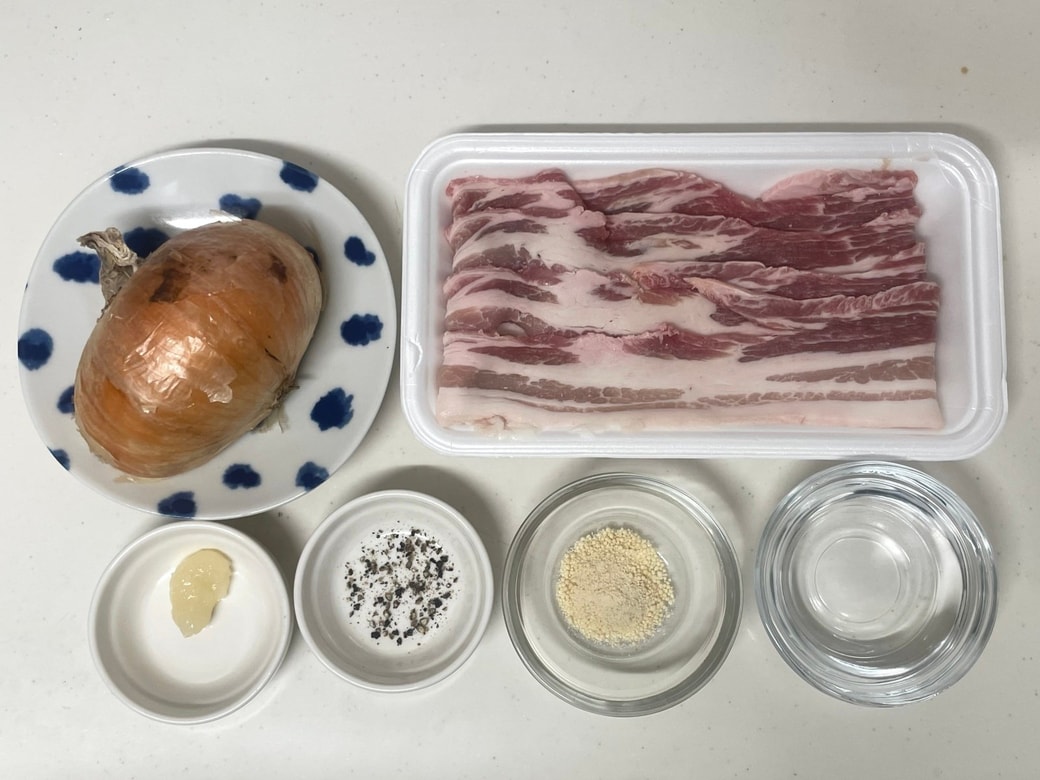 豚バラ肉と新玉ねぎのピリ辛炒め