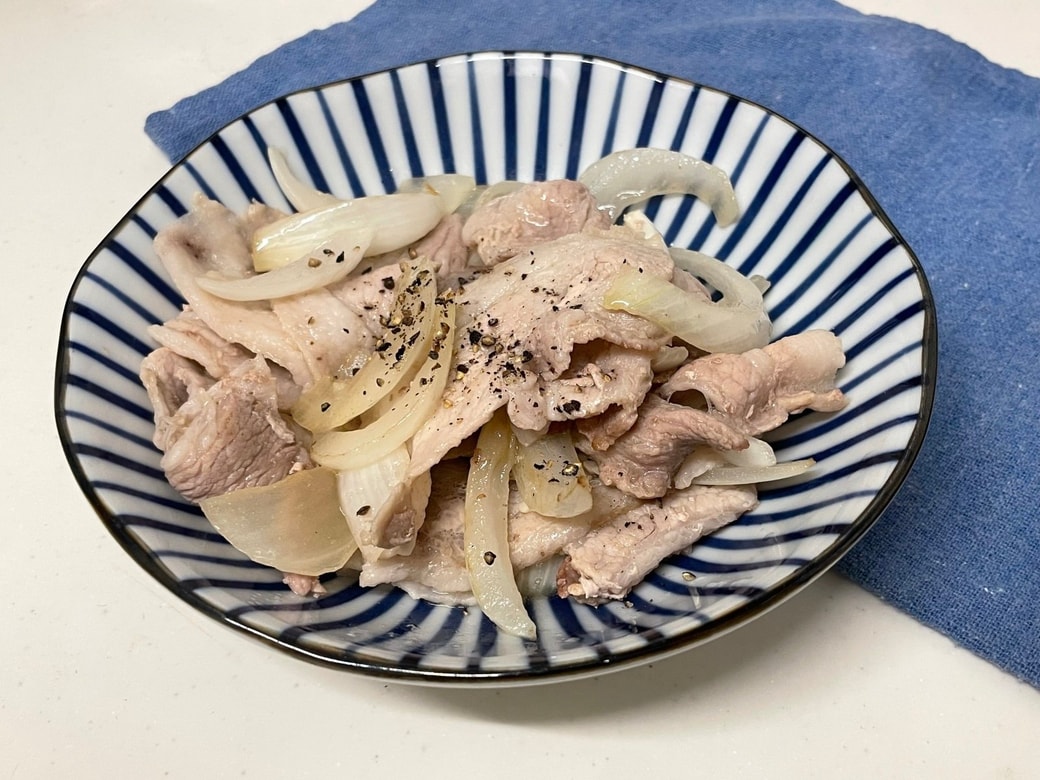 豚バラ肉と新玉ねぎのピリ辛炒め