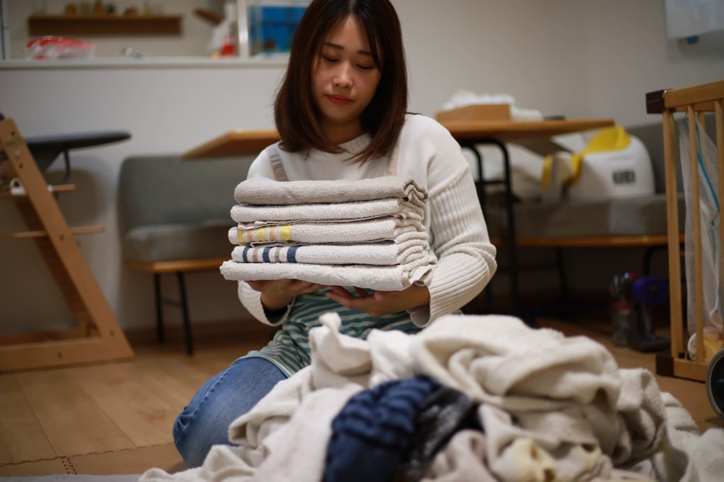 家事に疲れる女性