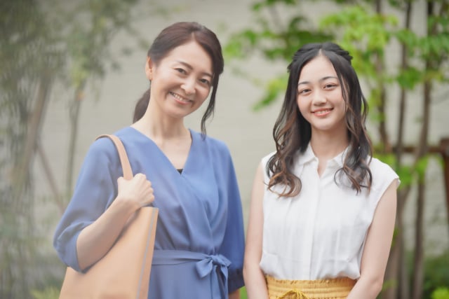 大学生と親