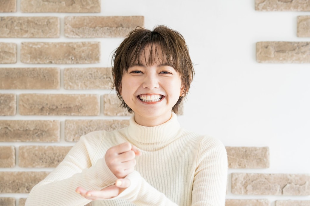 納得の表情の女性