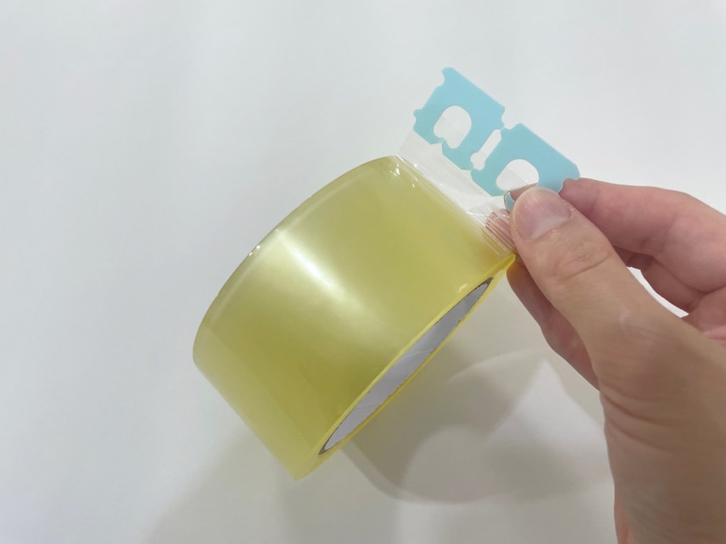 テープの先端に留め具を挟むだけで一発でテープの端が見つかる！