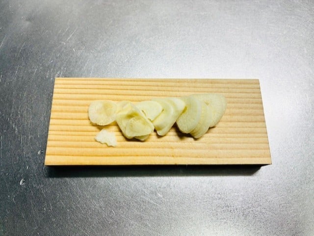 小さな薬味系の野菜を切る「まな板」として使う