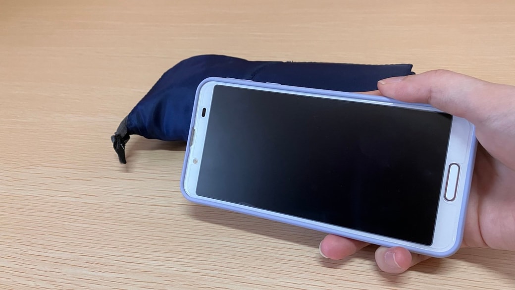 スマホとスタンド代わりの筆箱