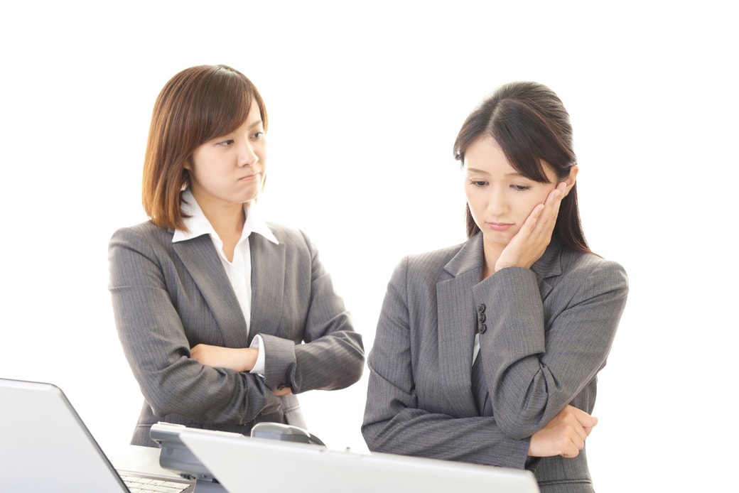 同僚に厳しい女性