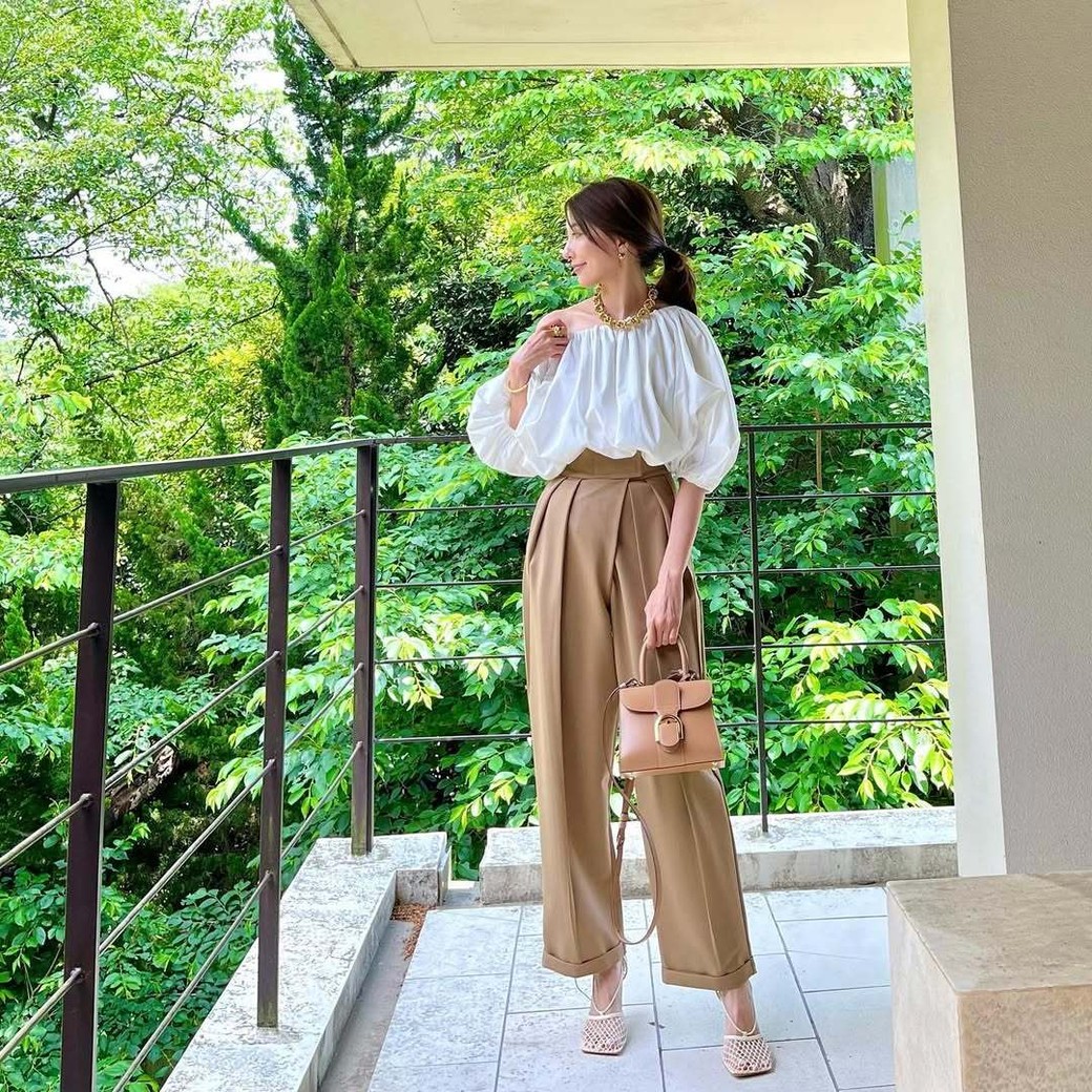 フェミニンな印象で、体型カバーもできる優秀コーデ。