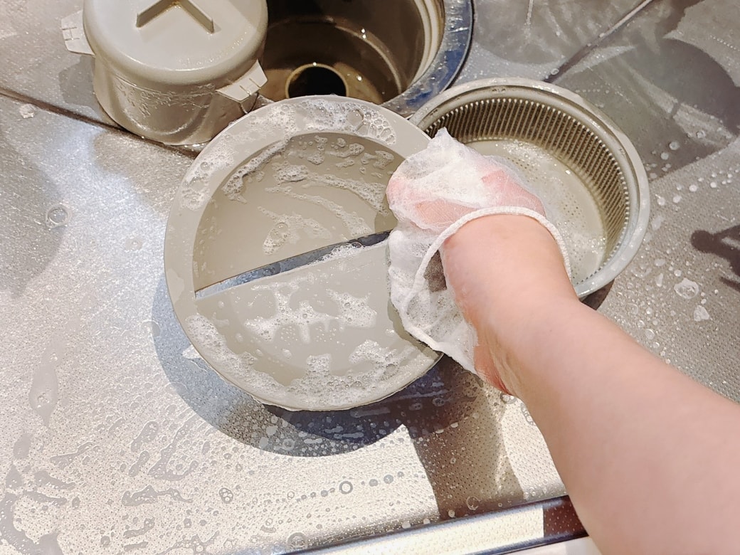 中性洗剤で排水口を掃除