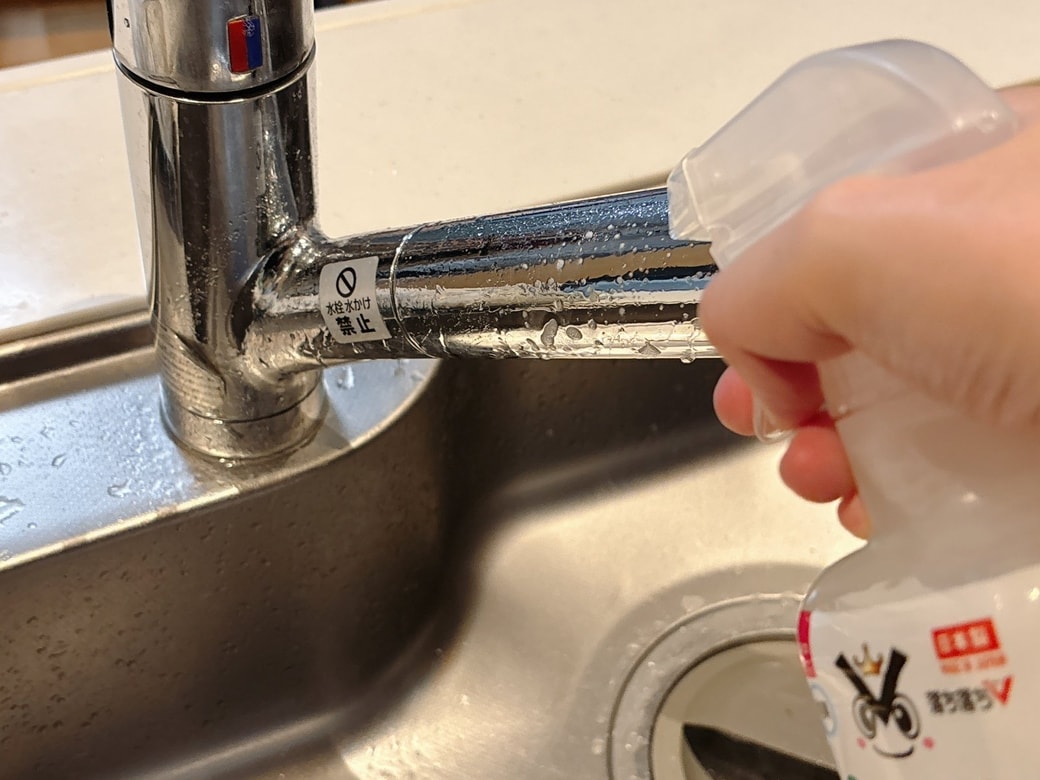 水栓にクエン酸水をかける