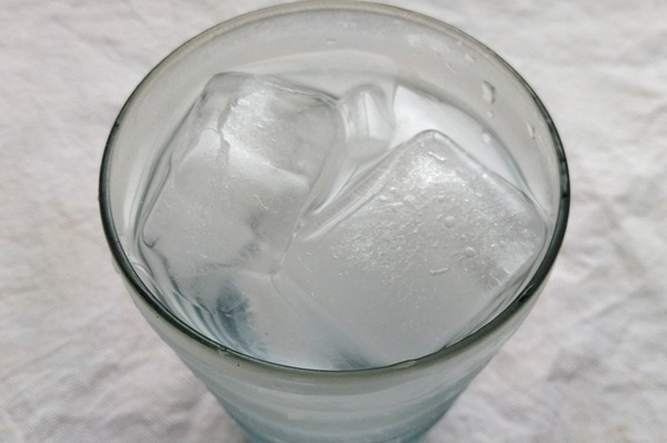 氷を浮かべた水