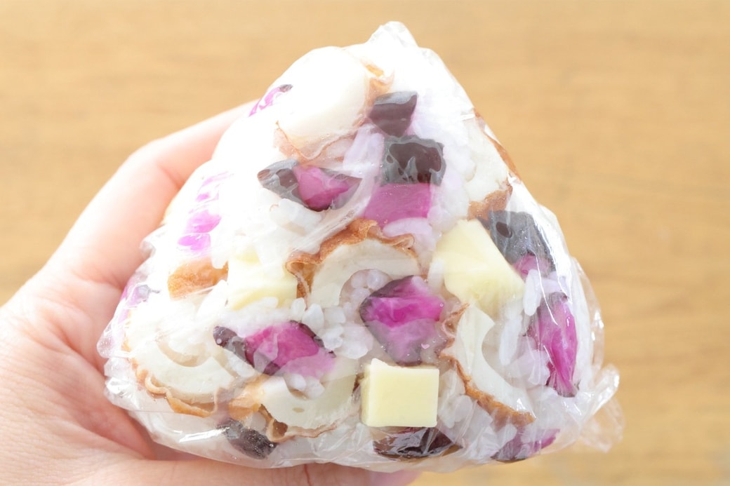 「しば漬けとちくわとチーズのおにぎり」
