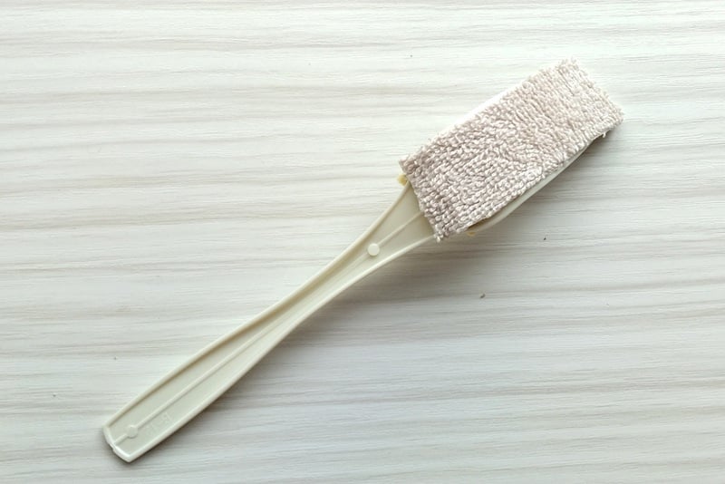 切ったタオルを貼る