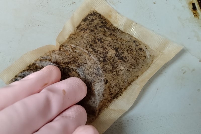 麦茶パックでコンロの掃除