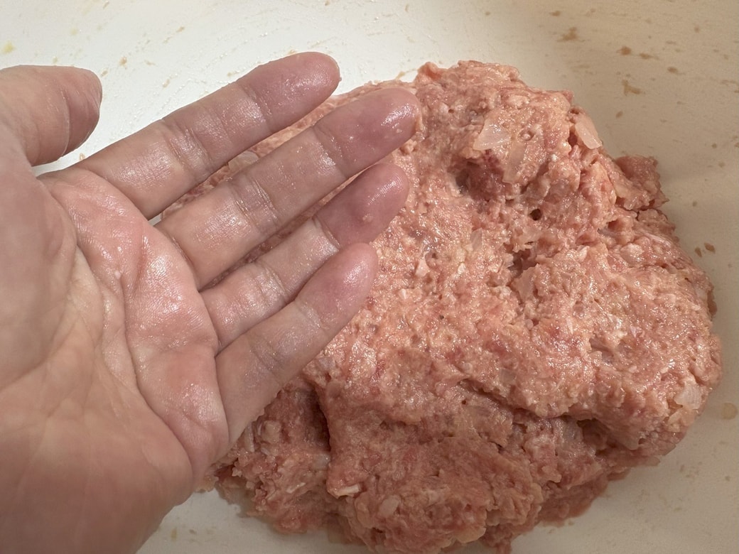ハンバーグをこねた後の手