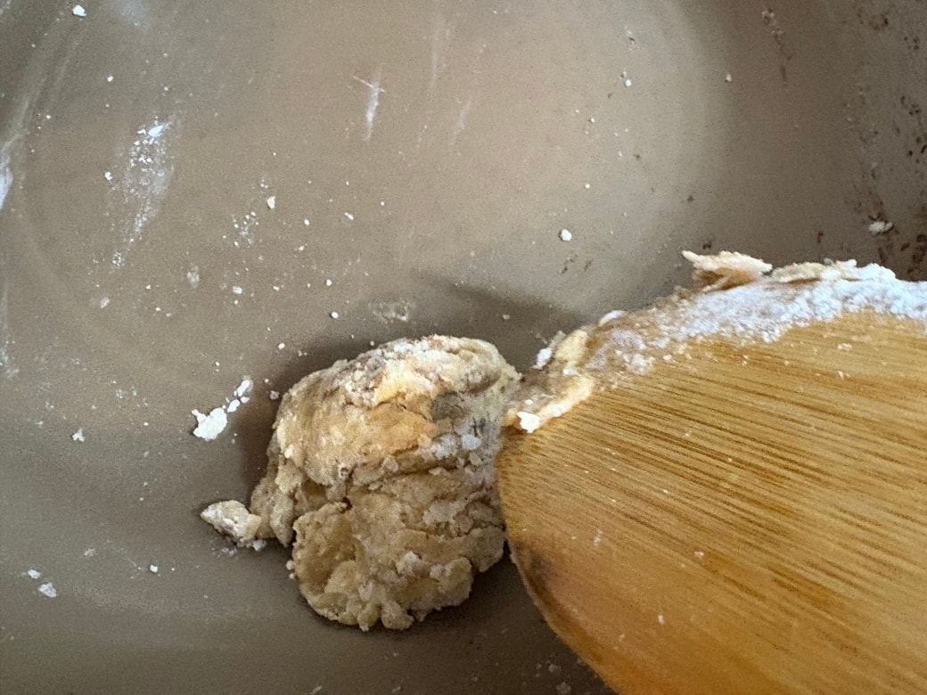 油と小麦粉をこねて固まった様子