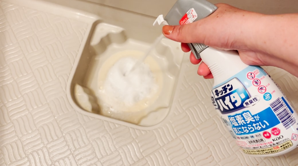 お風呂の排水口にキッチン泡ハイター