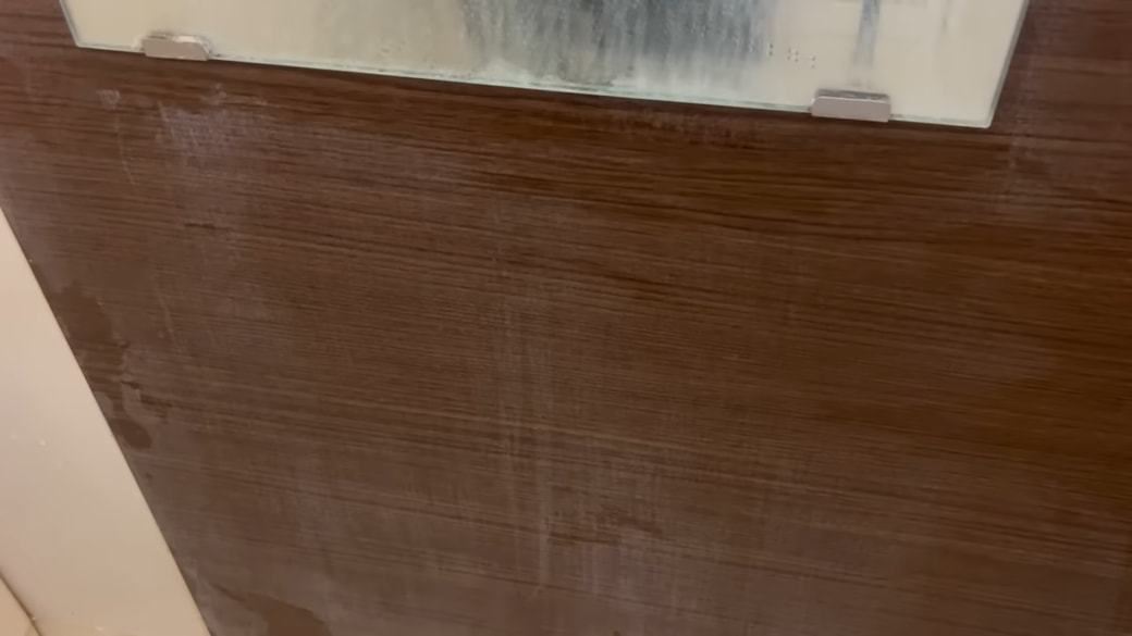 水あかがついたお風呂場