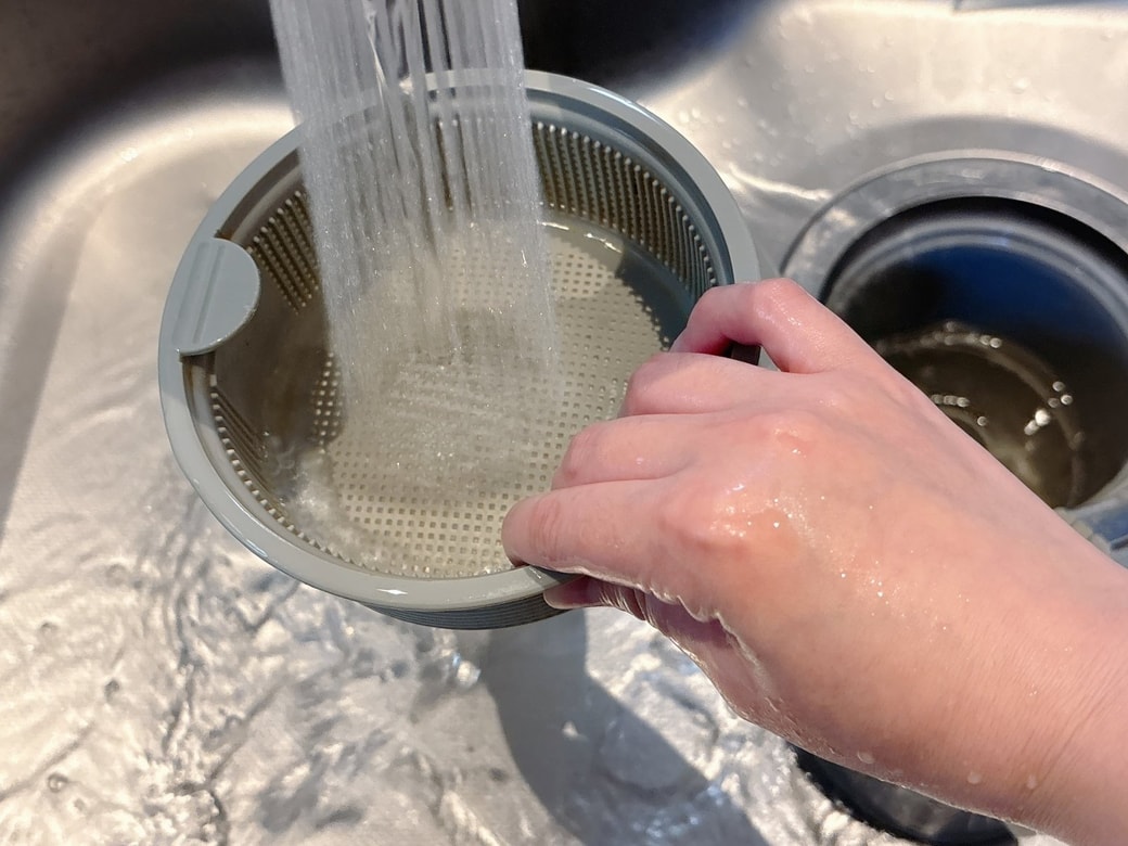 排水口のパーツを取り外して水洗いする