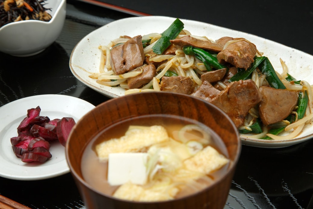 レバニラ定食