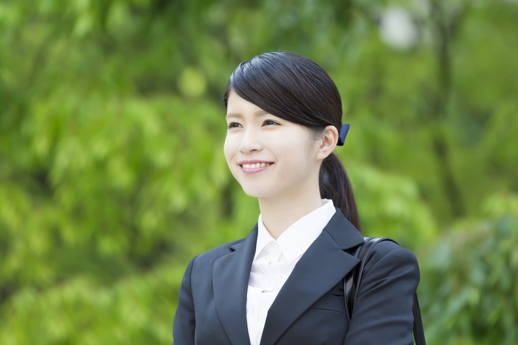 笑顔の女性