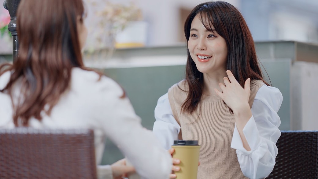 話す女性たち