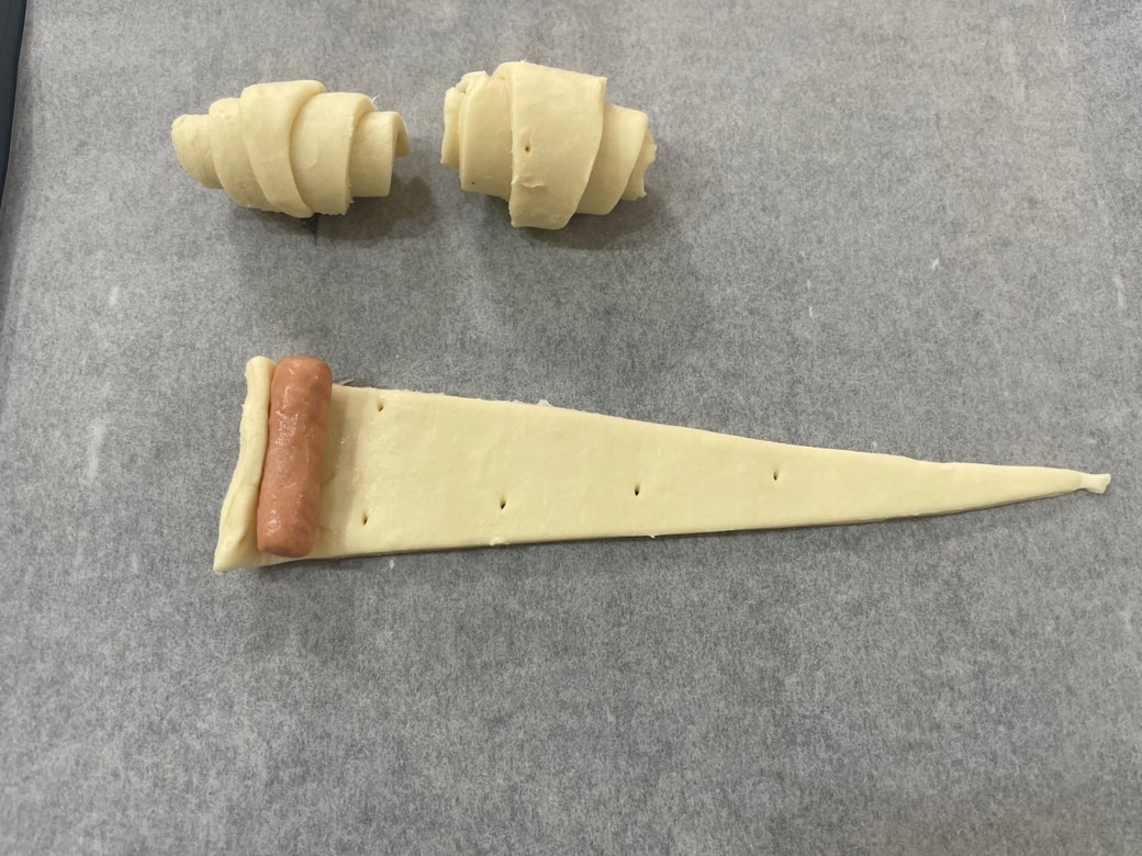 ポークビッツを巻く