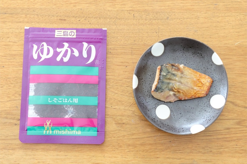 「ゆかりと焼きサバのおにぎり」