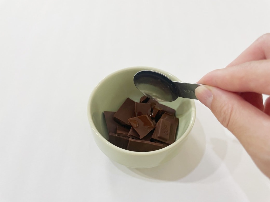 溶かしチョコレートを準備する