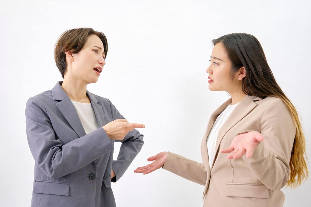 言い合う上司と部下