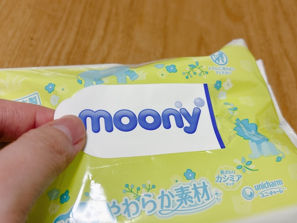 付属のシールを貼る