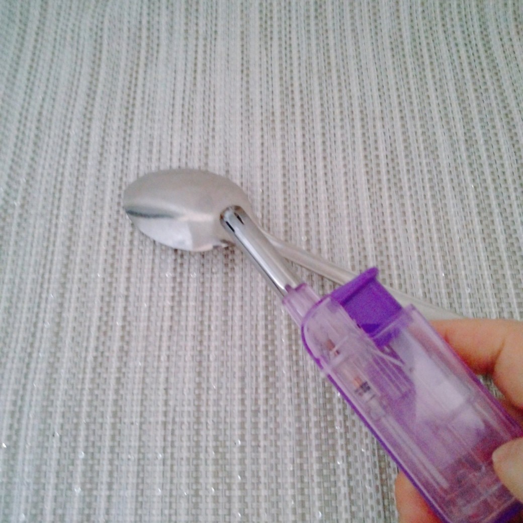 スプーンと多目的ライター
