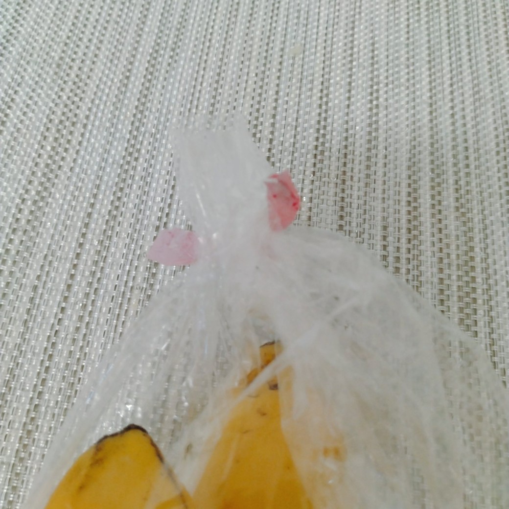 テープがはがれた袋