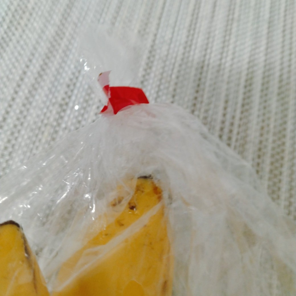 袋に入ったバナナ