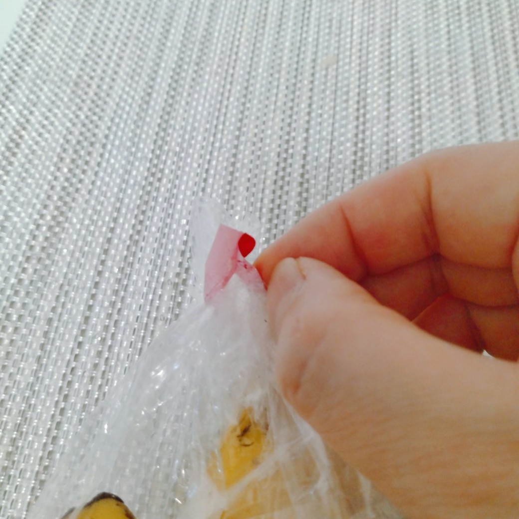 袋についたテープ