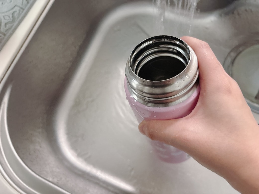 水で流すだけでは汚れがキレイに落ちない