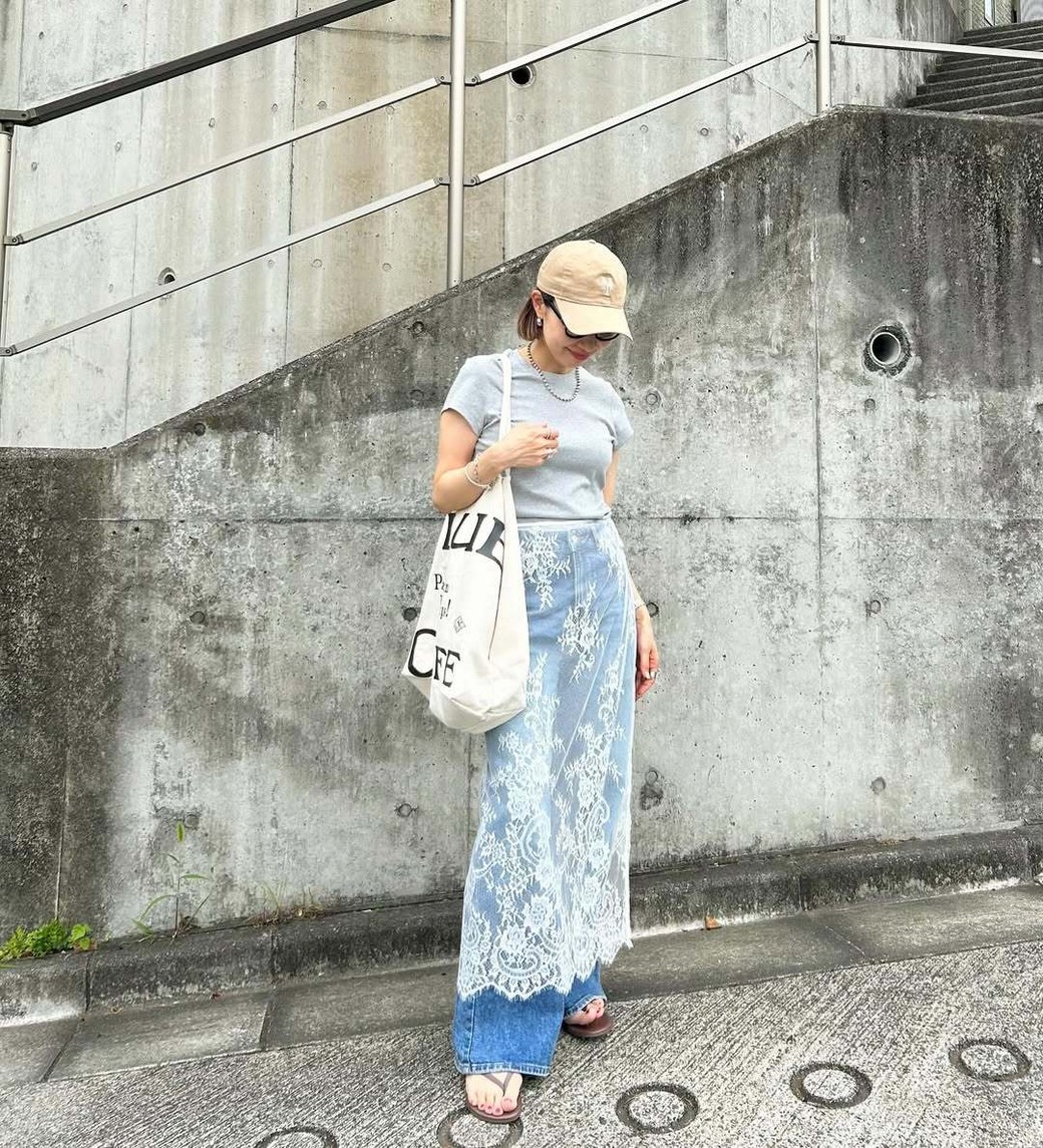 シアースカートで体のラインをおしゃれにカモフラージュ。