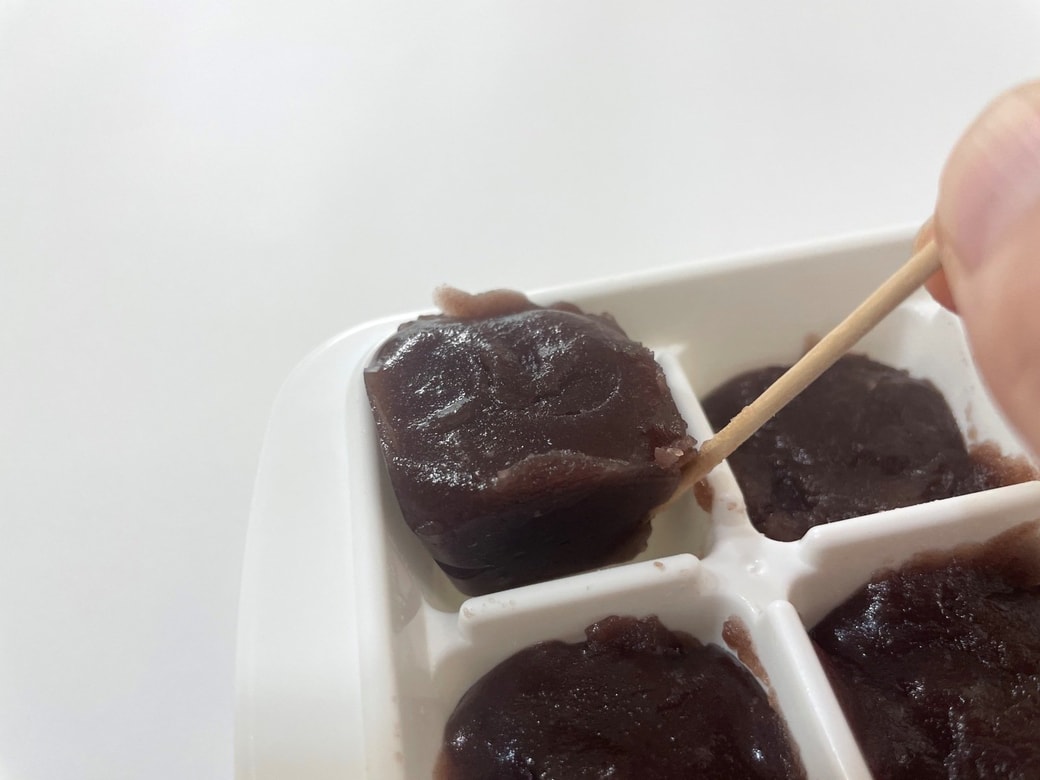 つまようじを使うと取り出しやすい
