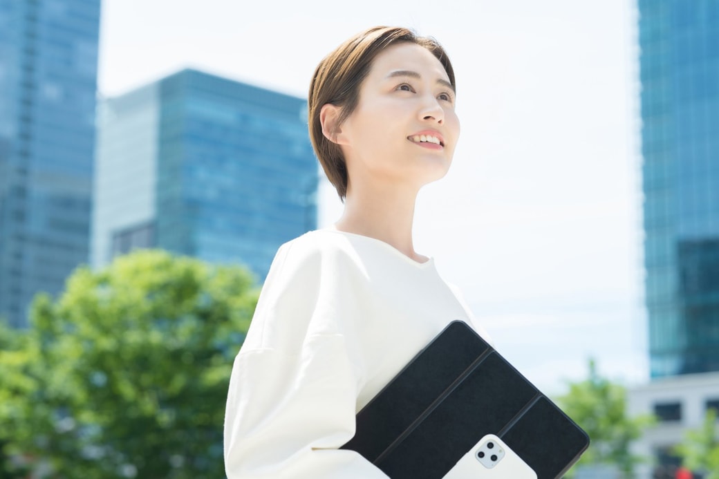 前向きな表情の女性