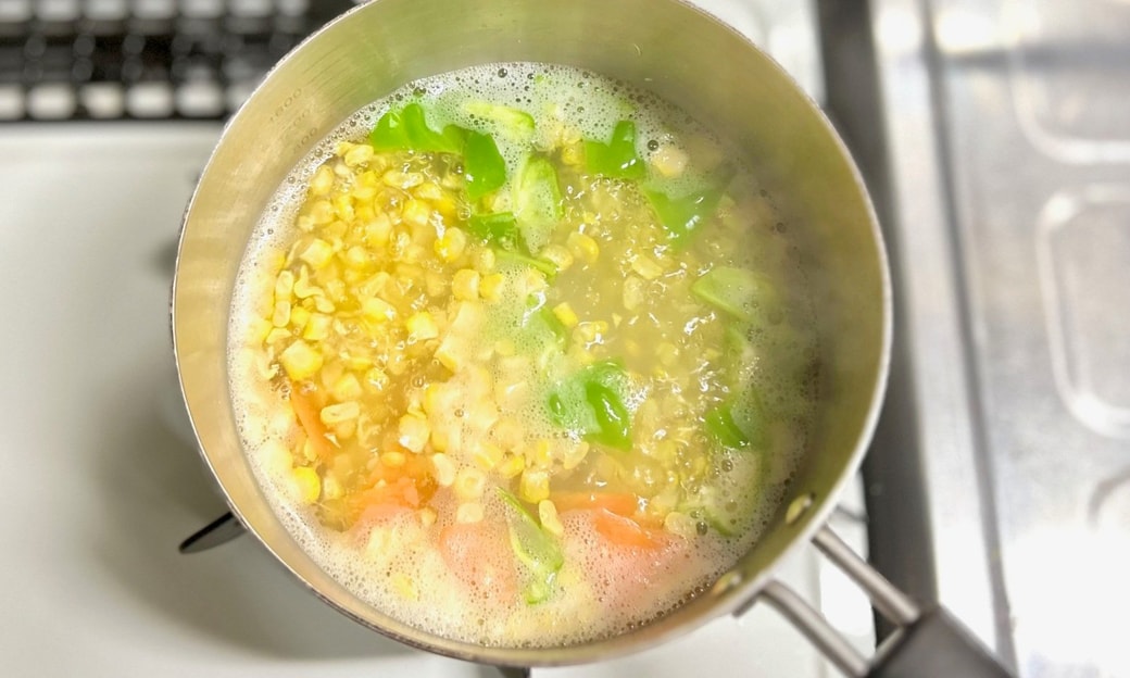 具材を煮る