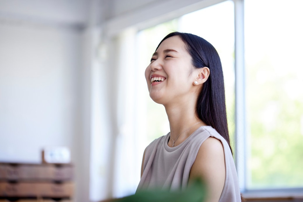 笑顔の女性