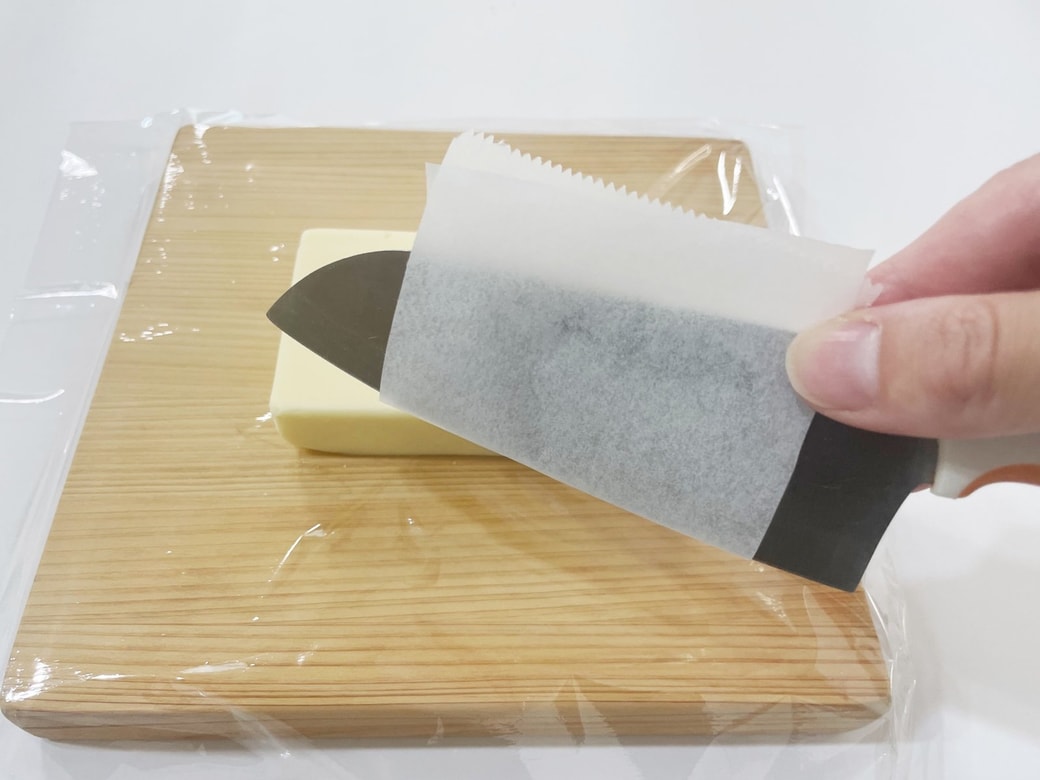 バターの冷凍保存に「クッキングシート」が重宝する！