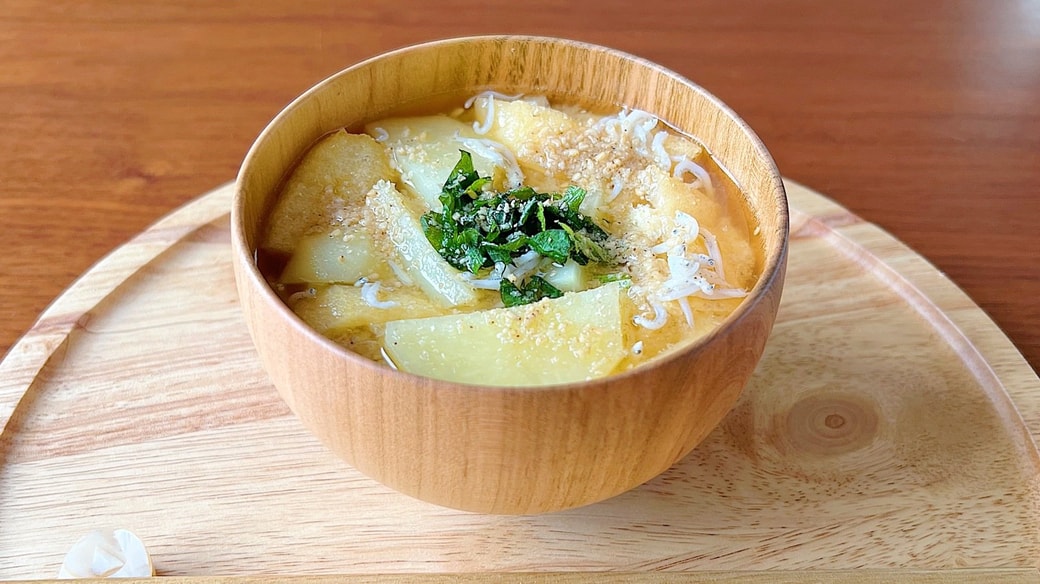 じゃがいもとしらすと大葉の味噌汁