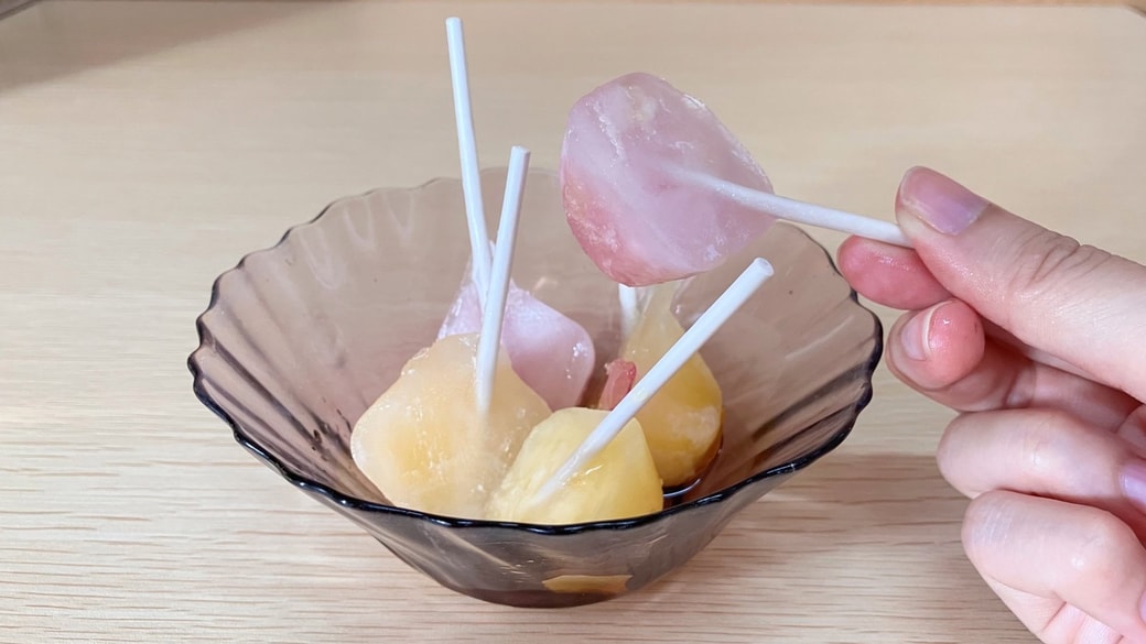 棒付きキャンディで作ったアイスキャンディ
