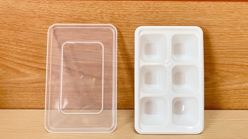 普通の四角い製氷皿