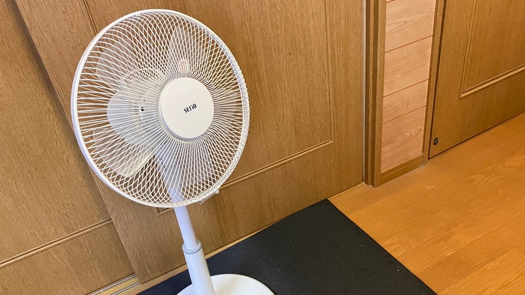 扇風機のぬるい風
