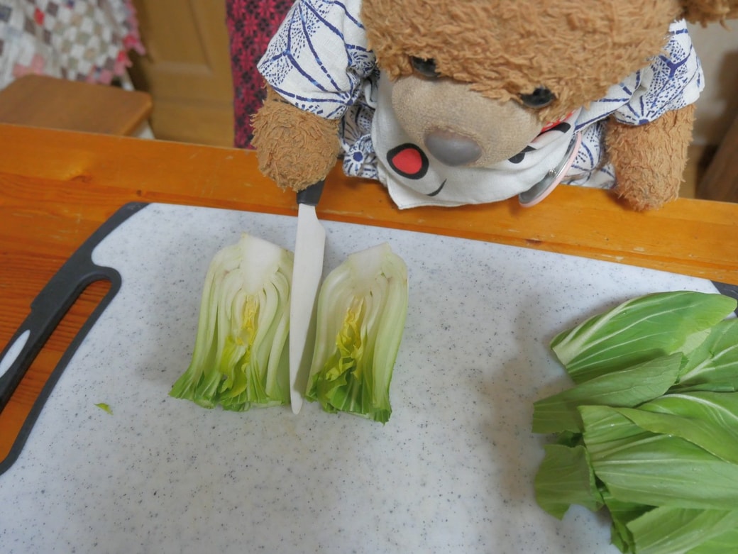 茎を半分に切る