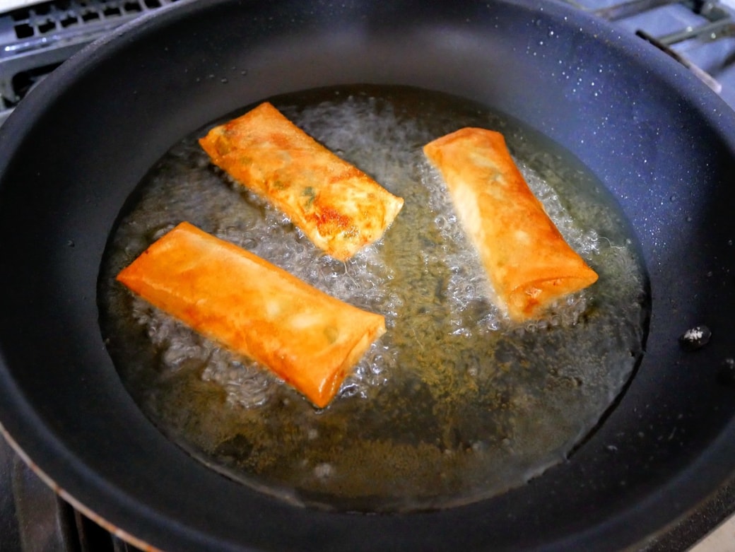 揚げ焼きしているところ