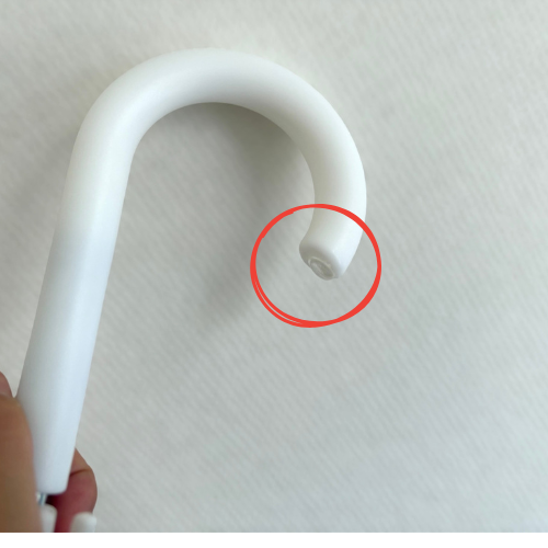 傘の柄にクッションゴムをつけた様子