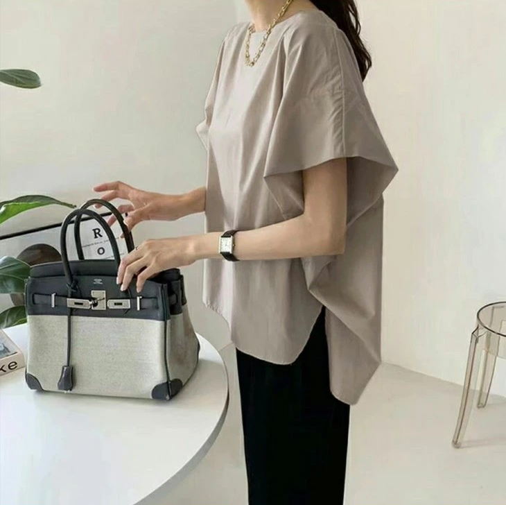 二の腕カバーが叶うおしゃれトップス